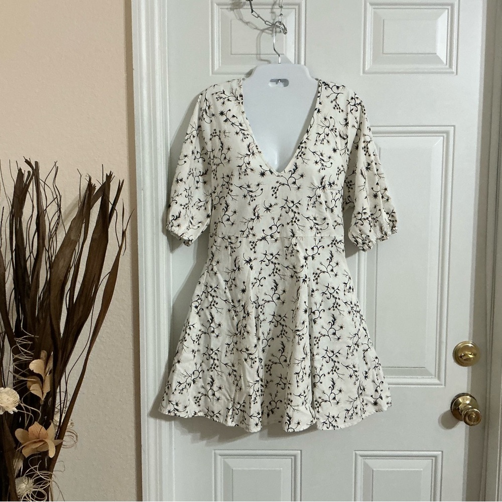 Universal Thread Cream Floral Mini Dress